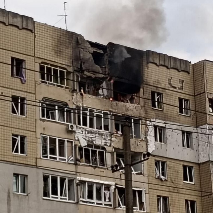 Поврежденный российской атакой дом во Львове